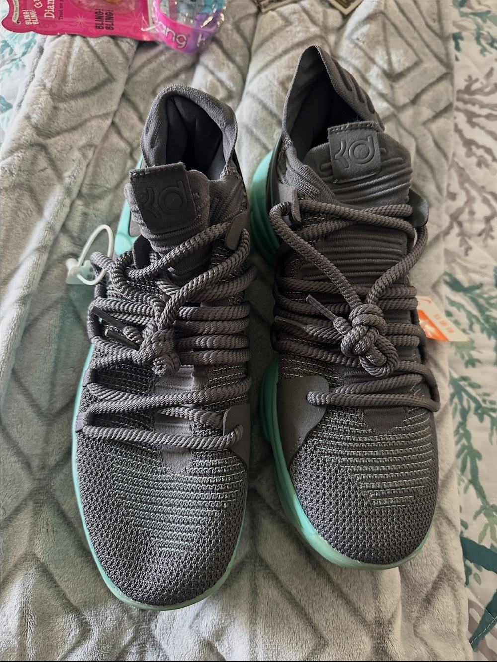 Nike Men’s Grey Knit Sneakers with Teal Sole